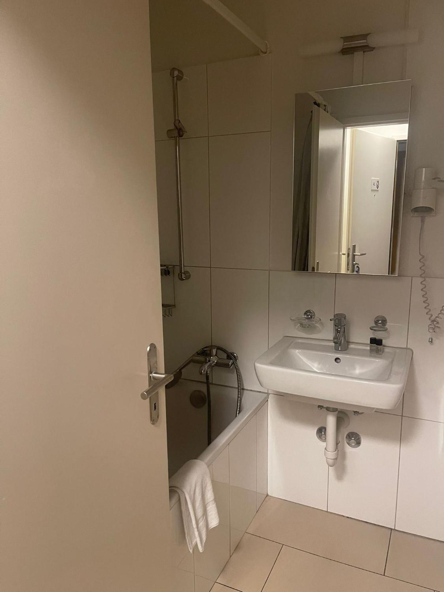 Swiss Star District 11 - Self Check-In Apartment Zurich Luaran gambar